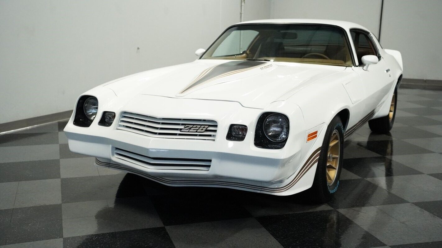 Chevrolet-Camaro-Coupe-1979-White-Tan-134964-16