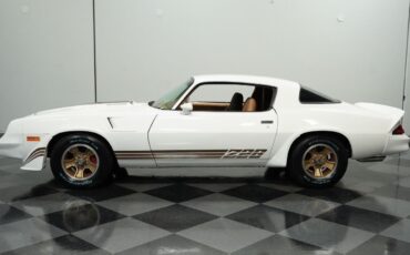 Chevrolet-Camaro-Coupe-1979-White-Tan-134964-2