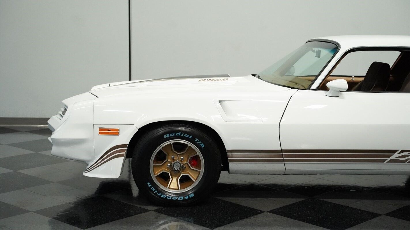 Chevrolet-Camaro-Coupe-1979-White-Tan-134964-21