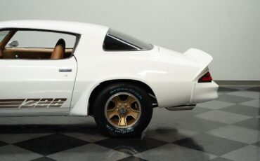 Chevrolet-Camaro-Coupe-1979-White-Tan-134964-22