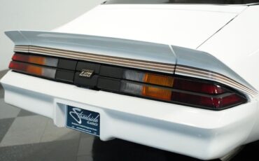 Chevrolet-Camaro-Coupe-1979-White-Tan-134964-23