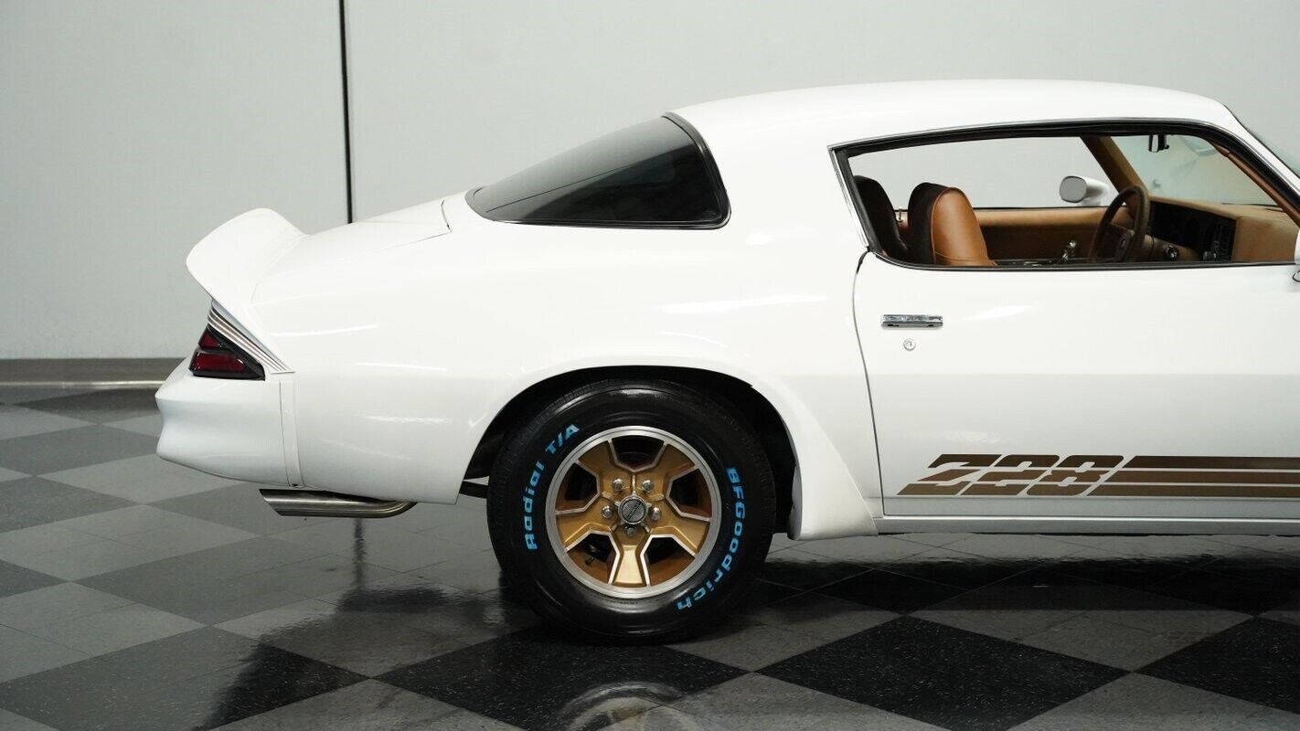 Chevrolet-Camaro-Coupe-1979-White-Tan-134964-26