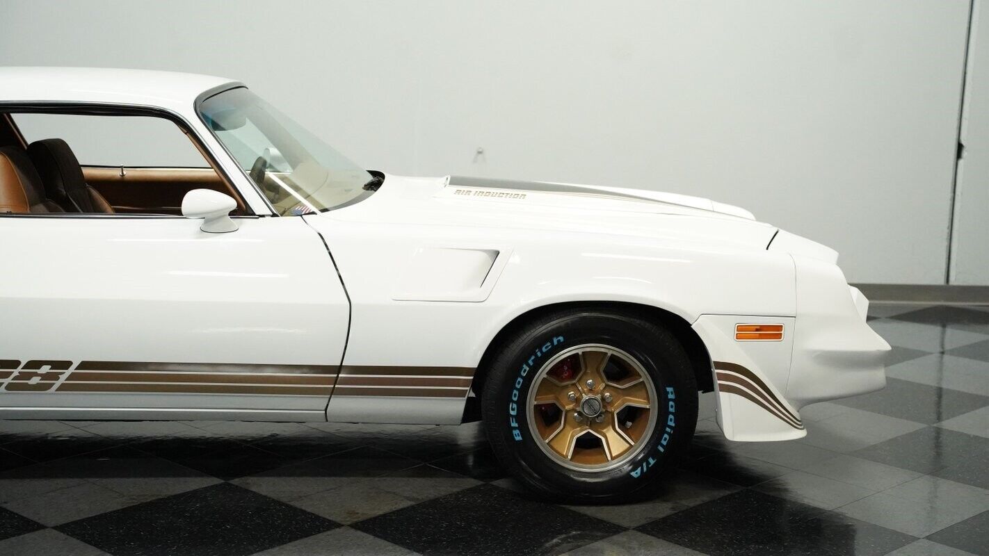 Chevrolet-Camaro-Coupe-1979-White-Tan-134964-27