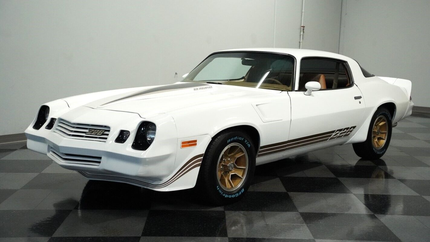 Chevrolet-Camaro-Coupe-1979-White-Tan-134964-6