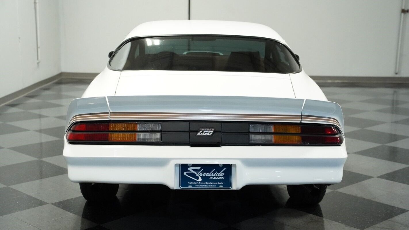 Chevrolet-Camaro-Coupe-1979-White-Tan-134964-9