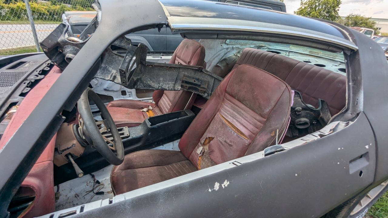 Chevrolet-Camaro-Coupe-1980-Black-Burgundy-99999-10