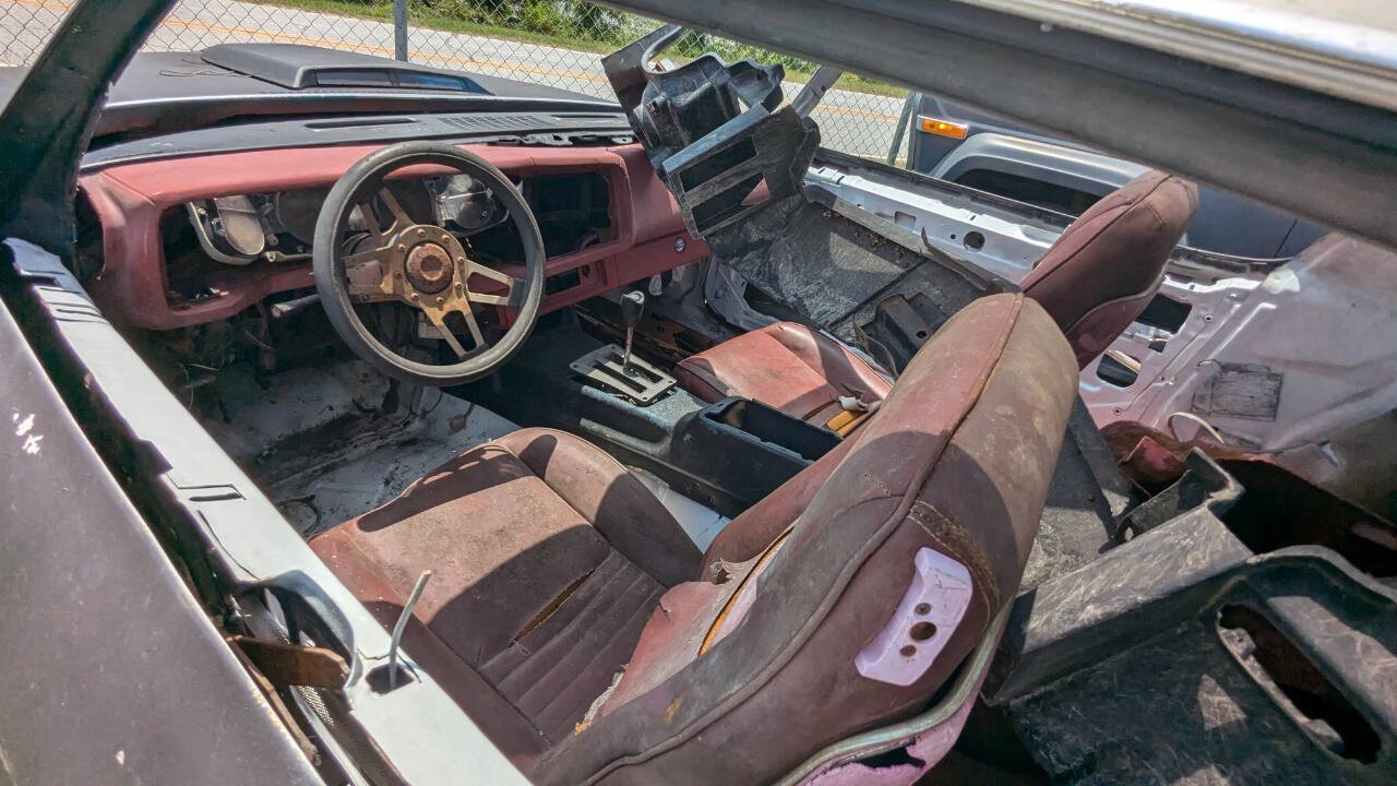 Chevrolet-Camaro-Coupe-1980-Black-Burgundy-99999-8