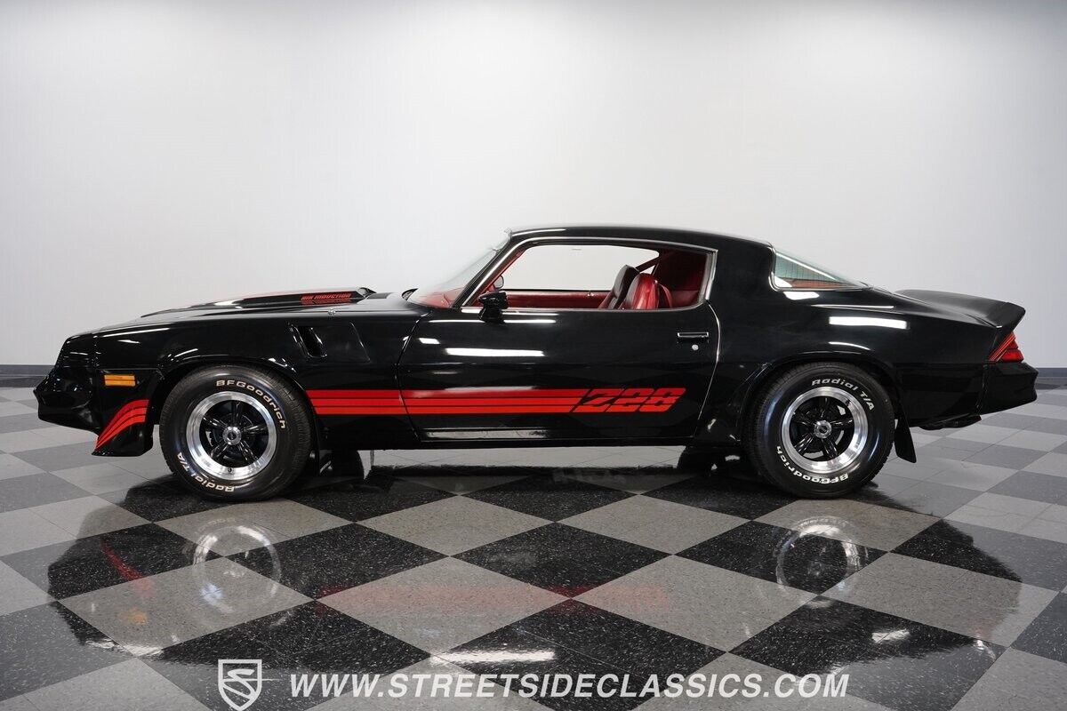 Chevrolet-Camaro-Coupe-1980-Black-Carmine-48971-2