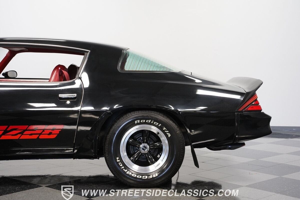 Chevrolet-Camaro-Coupe-1980-Black-Carmine-48971-24