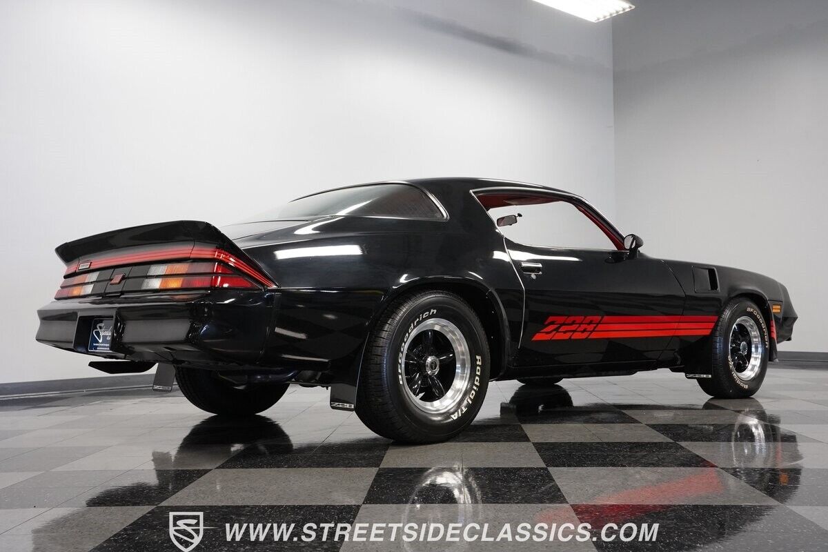 Chevrolet-Camaro-Coupe-1980-Black-Carmine-48971-27