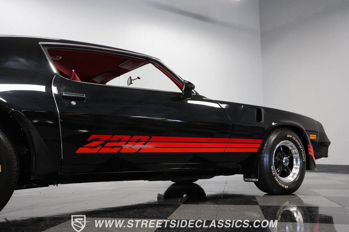 Chevrolet-Camaro-Coupe-1980-Black-Carmine-48971-28