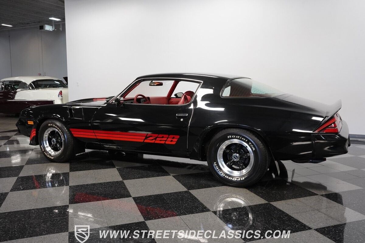 Chevrolet-Camaro-Coupe-1980-Black-Carmine-48971-8