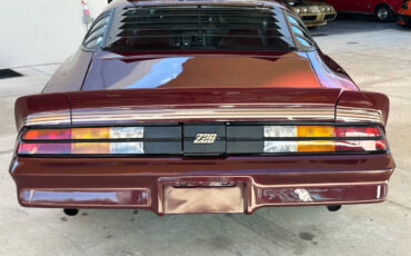 Chevrolet-Camaro-Coupe-1981-Maroon-Red-118905-5