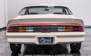 Chevrolet-Camaro-Coupe-1981-White-Red-30328-10