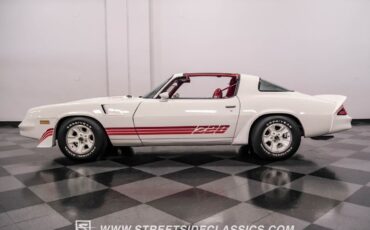 Chevrolet-Camaro-Coupe-1981-White-Red-30328-2