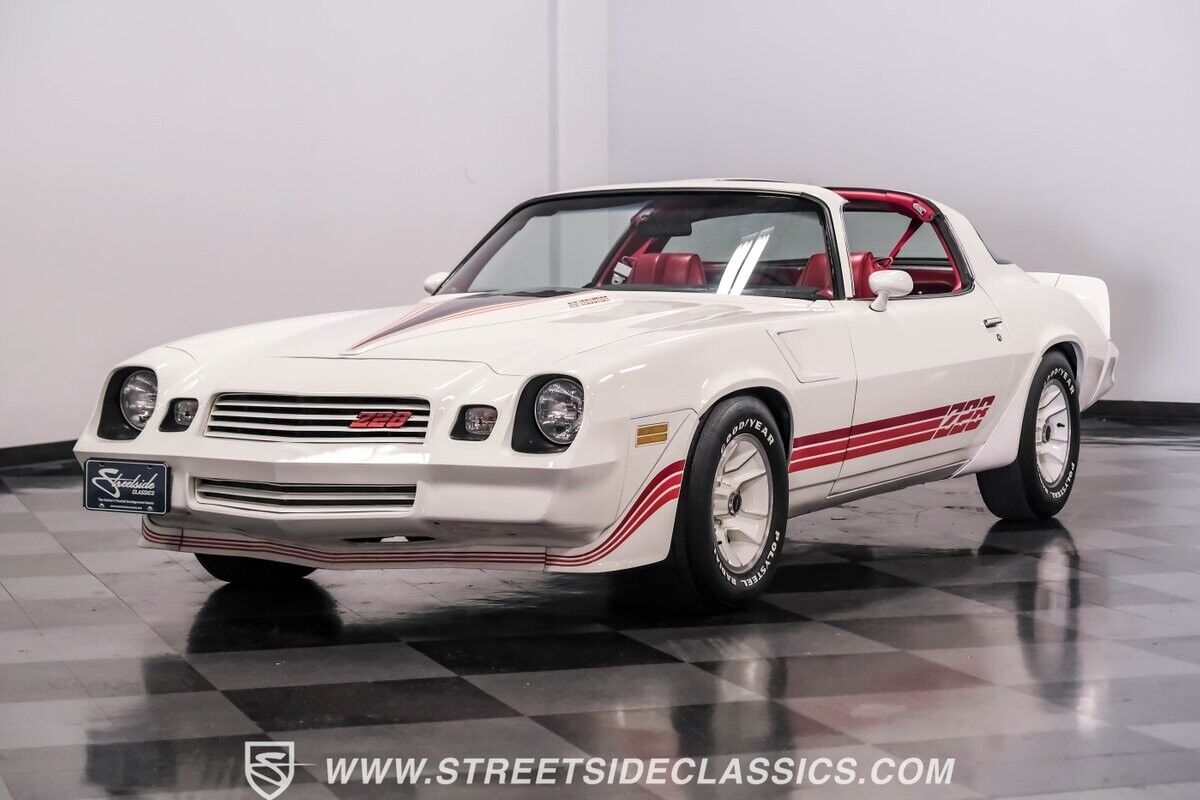 Chevrolet-Camaro-Coupe-1981-White-Red-30328-5