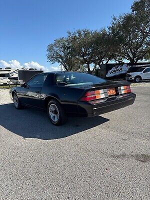 Chevrolet-Camaro-Coupe-1983-Purple-105991-2