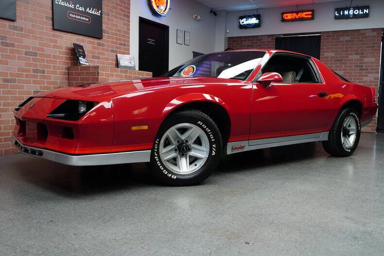 Chevrolet-Camaro-Coupe-1983-Red-Dark-Charcoal-164821-2