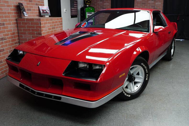 Chevrolet-Camaro-Coupe-1983-Red-Dark-Charcoal-164821-4