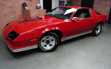 Chevrolet-Camaro-Coupe-1983-Red-Dark-Charcoal-164821-5