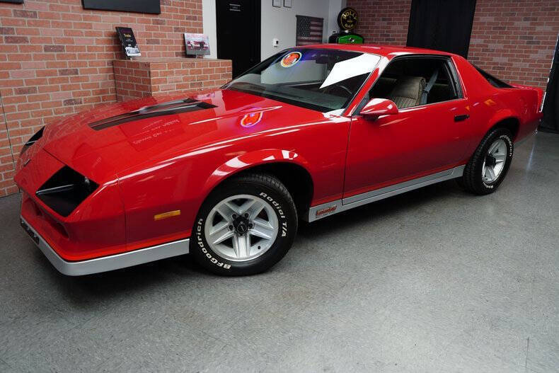 Chevrolet-Camaro-Coupe-1983-Red-Dark-Charcoal-164821-5