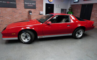 Chevrolet-Camaro-Coupe-1983-Red-Dark-Charcoal-164821-6