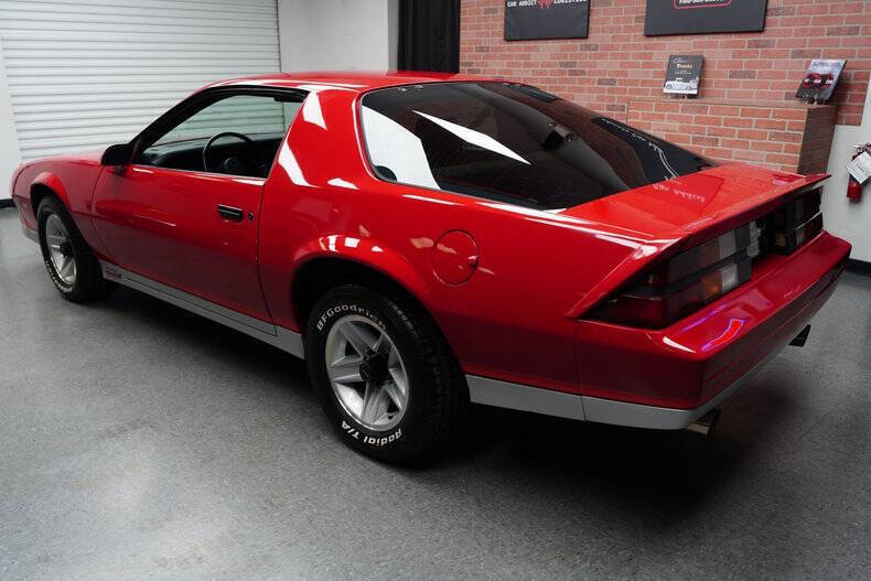 Chevrolet-Camaro-Coupe-1983-Red-Dark-Charcoal-164821-7