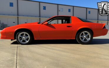 Chevrolet-Camaro-Coupe-1984-Orange-Black-112883-3