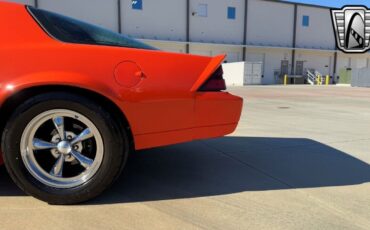 Chevrolet-Camaro-Coupe-1984-Orange-Black-112883-9