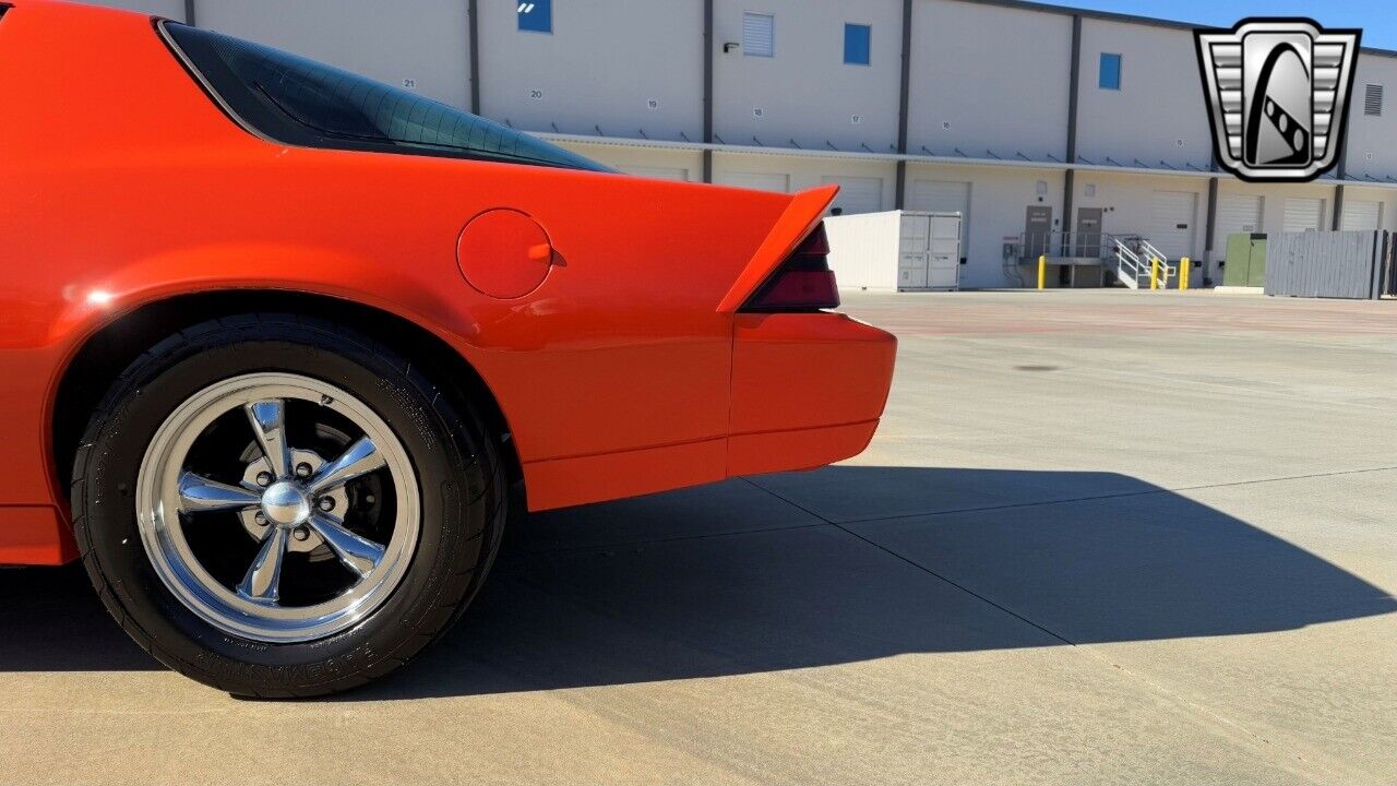 Chevrolet-Camaro-Coupe-1984-Orange-Black-112883-9