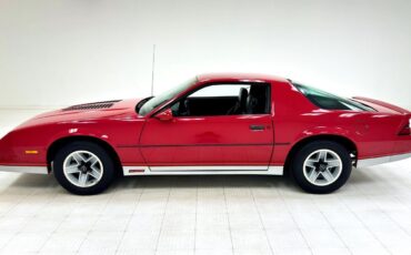 Chevrolet-Camaro-Coupe-1984-Red-Black-157756-1