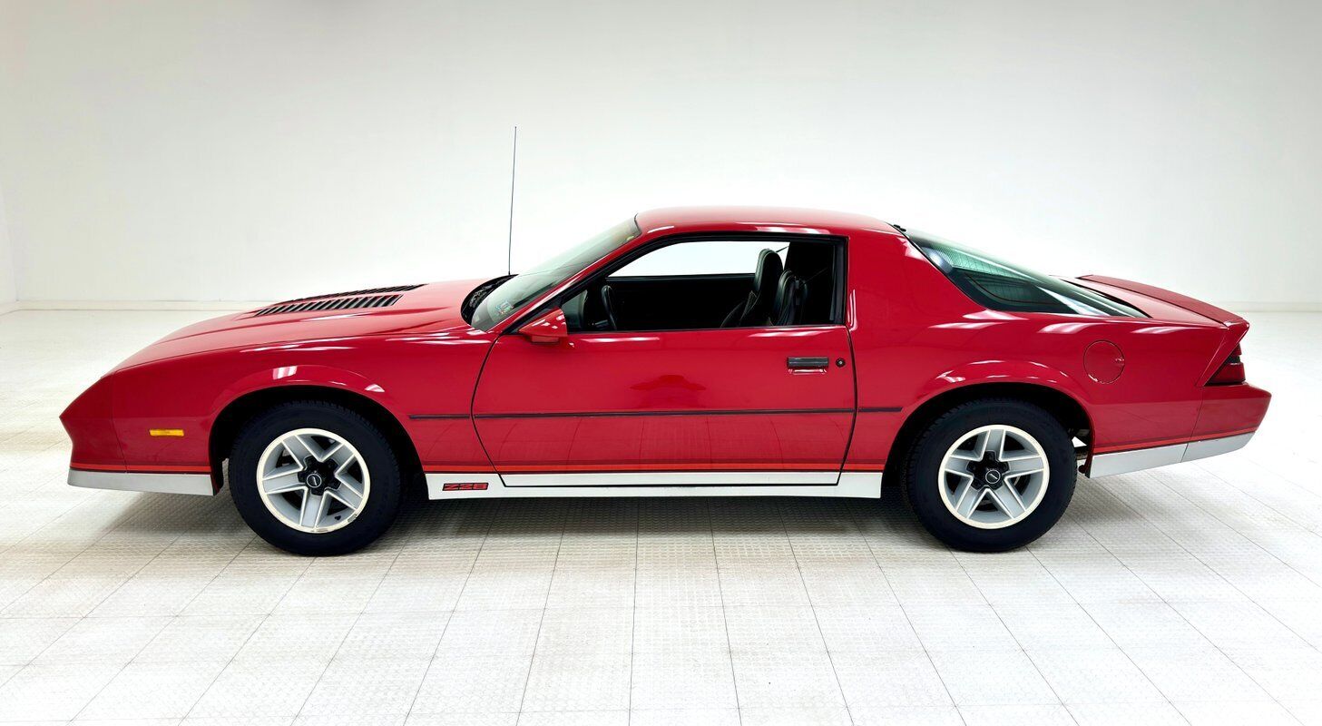 Chevrolet-Camaro-Coupe-1984-Red-Black-157756-1