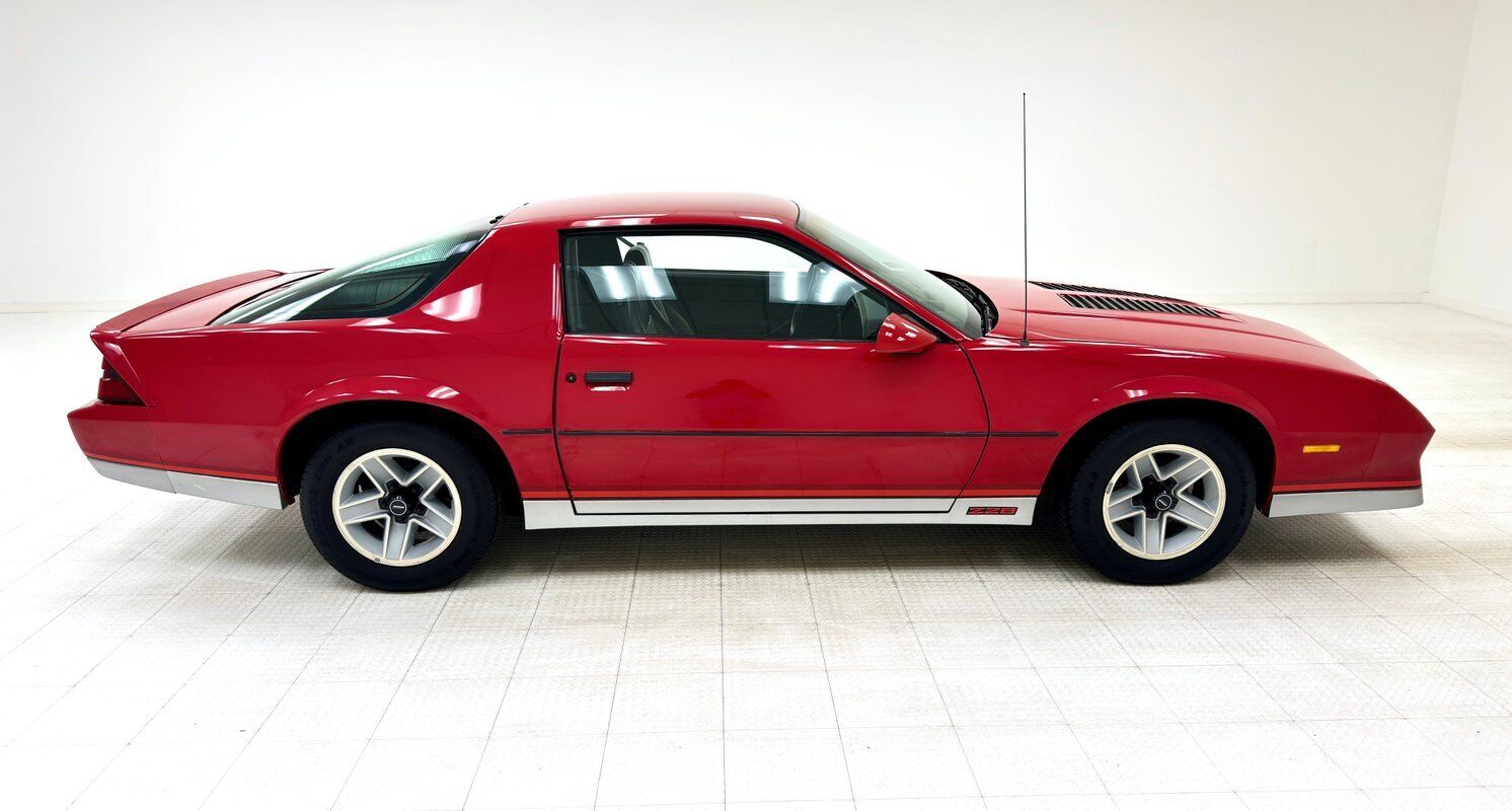 Chevrolet-Camaro-Coupe-1984-Red-Black-157756-5