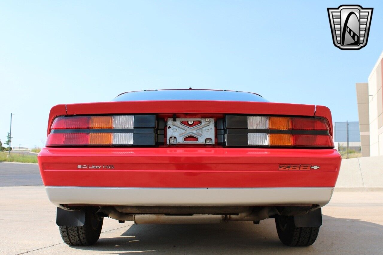 Chevrolet-Camaro-Coupe-1984-Red-Gray-100481-5