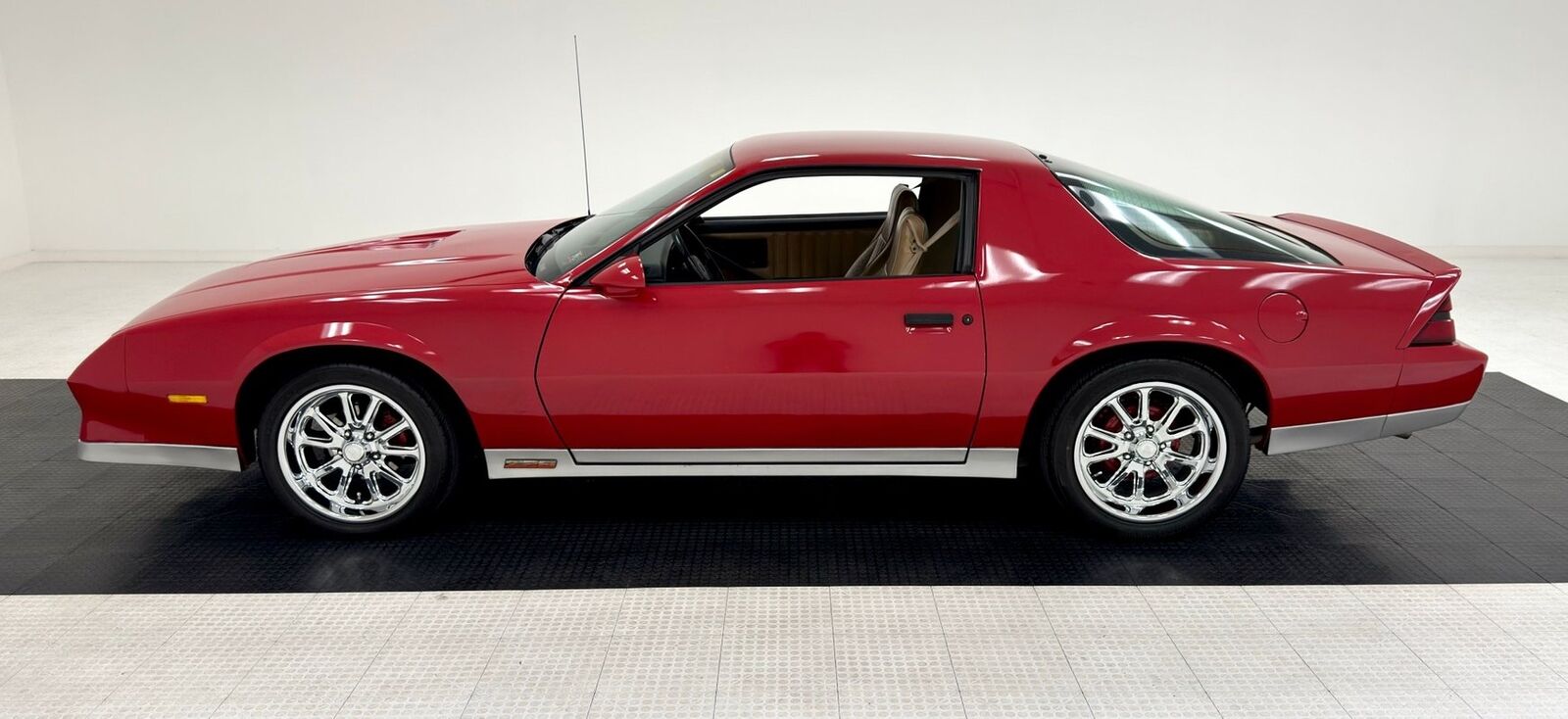 Chevrolet-Camaro-Coupe-1984-Red-Tan-74488-1