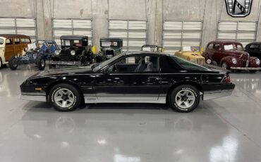 Chevrolet-Camaro-Coupe-1985-Black-Black-85480-3