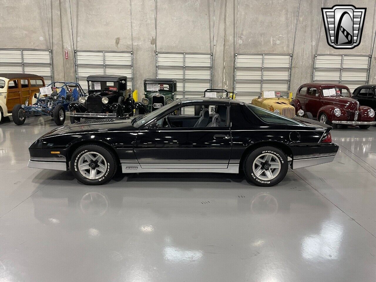 Chevrolet-Camaro-Coupe-1985-Black-Black-85480-3