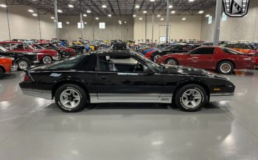 Chevrolet-Camaro-Coupe-1985-Black-Black-85480-5