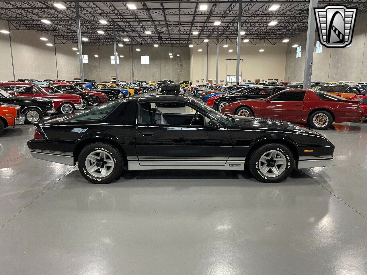 Chevrolet-Camaro-Coupe-1985-Black-Black-85480-5