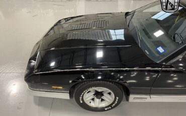 Chevrolet-Camaro-Coupe-1985-Black-Black-85480-6