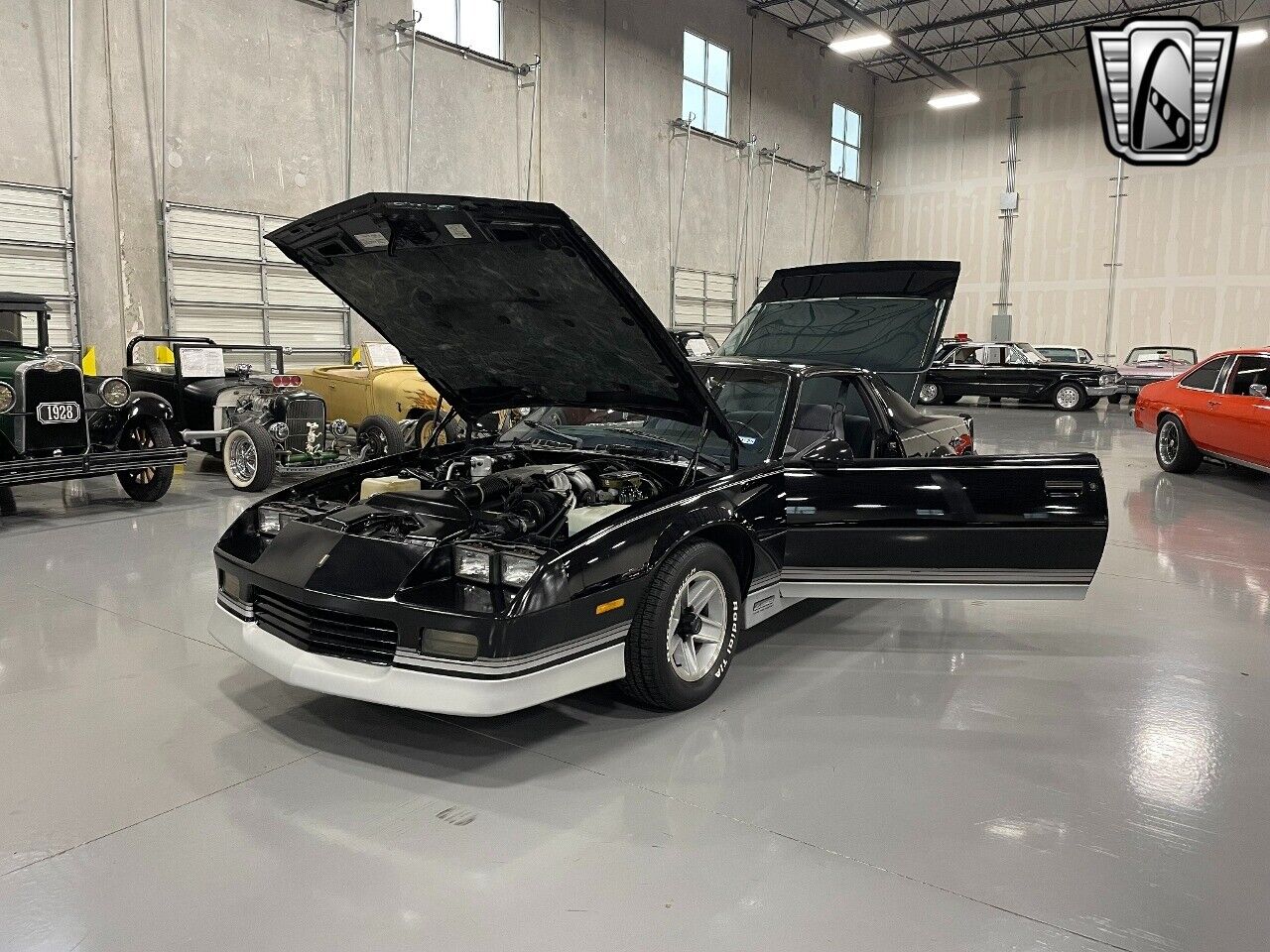 Chevrolet-Camaro-Coupe-1985-Black-Black-85480-8