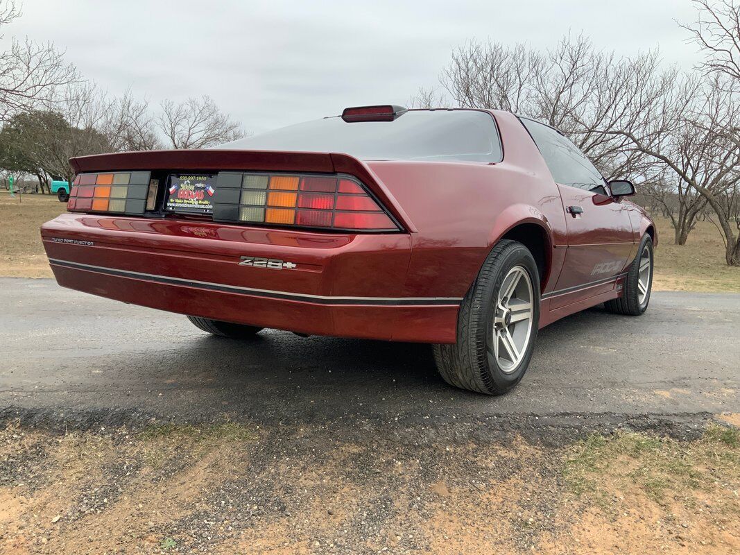 Chevrolet-Camaro-Coupe-1986-Maroon-Gray-0-5