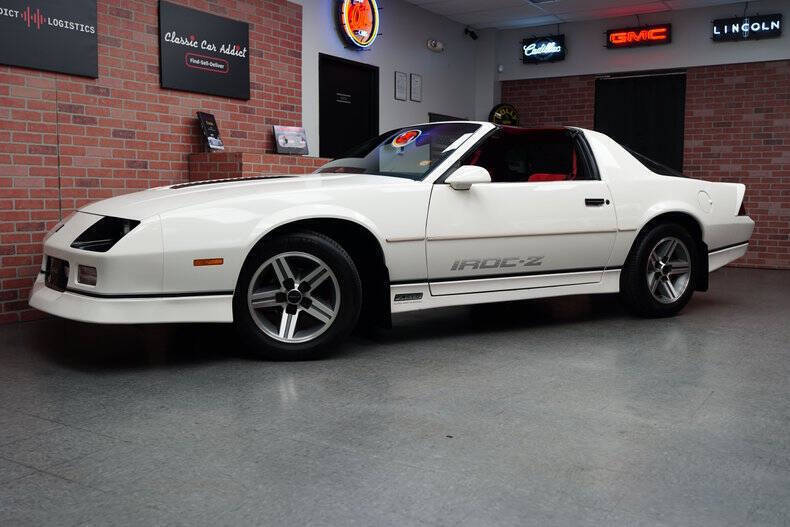 Chevrolet-Camaro-Coupe-1986-White-Red-121777-1