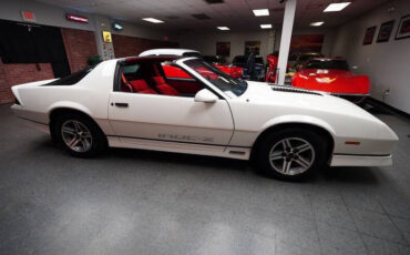 Chevrolet-Camaro-Coupe-1986-White-Red-121777-10