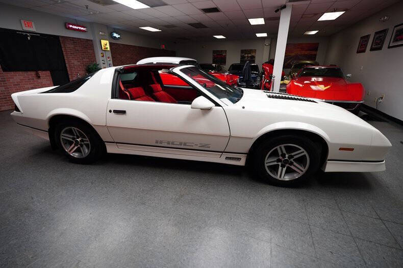 Chevrolet-Camaro-Coupe-1986-White-Red-121777-10