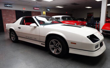 Chevrolet-Camaro-Coupe-1986-White-Red-121777-11