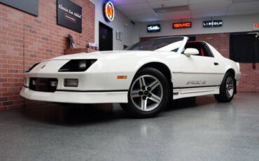 Chevrolet-Camaro-Coupe-1986-White-Red-121777-3