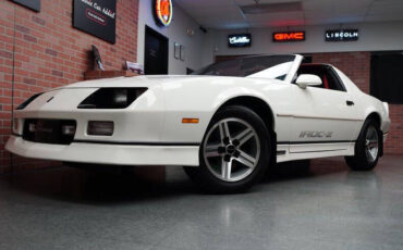 Chevrolet-Camaro-Coupe-1986-White-Red-121777-4