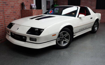 Chevrolet-Camaro-Coupe-1986-White-Red-121777-5