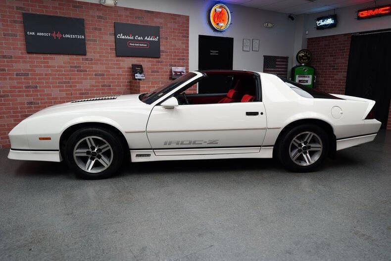 Chevrolet-Camaro-Coupe-1986-White-Red-121777-7